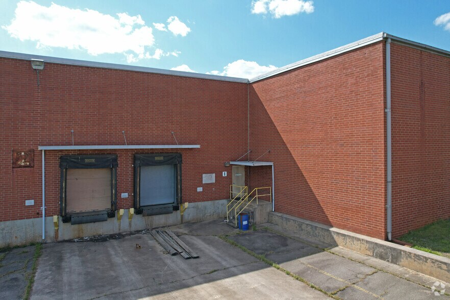 More Photos Of 572 S New St, Eden Distribution For Lease