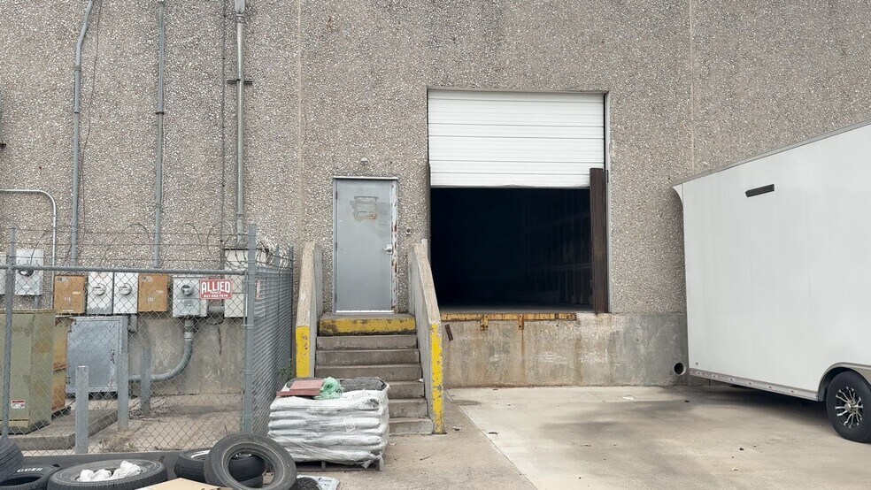 More Photos Of 5001 North Fwy, Fort Worth Light Distribution For Lease