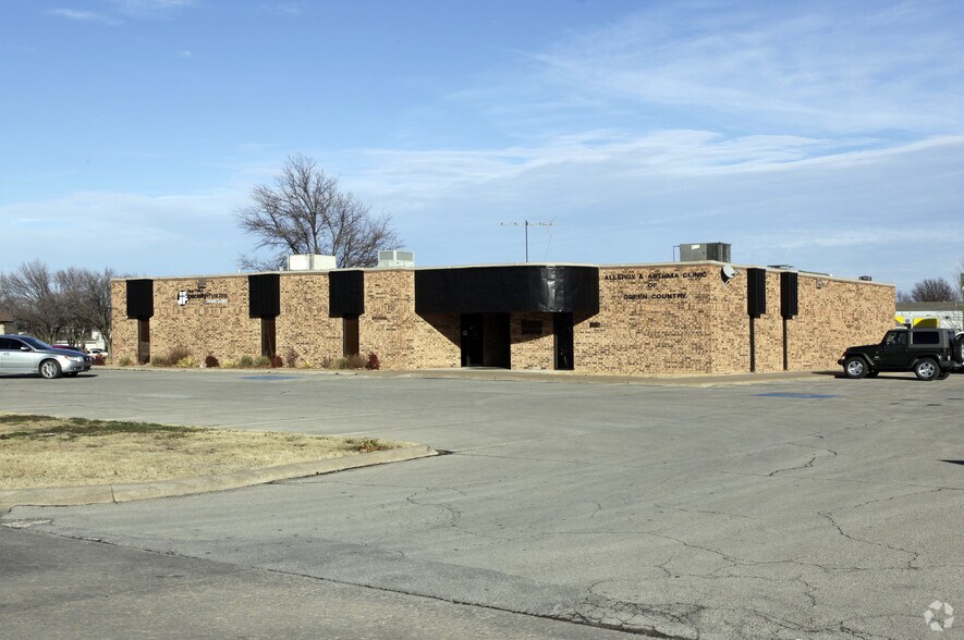 Primary Photo Of 224 SE De Bell Ave, Bartlesville Medical For Lease