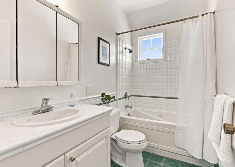 More Photos Of 2340 Palmetto Ave, Pacifica General Retail For Sale