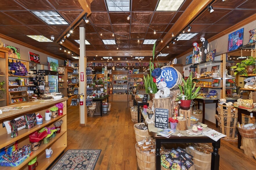 More Photos Of 40728 Village Dr, Big Bear Lake Storefront For Sale