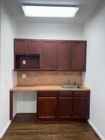 More Photos Of 111 Storer Ave, Staten Island Warehouse For Lease