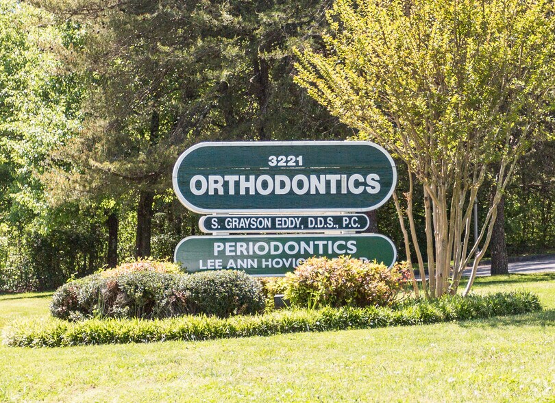 More Photos Of 3221 W Governor John Sevier Hwy, Knoxville Medical For Lease