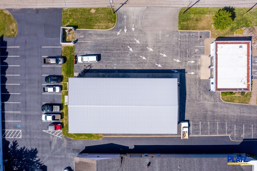 More Photos Of 4877 Mahoning Ave, Warren Auto Repair For Lease