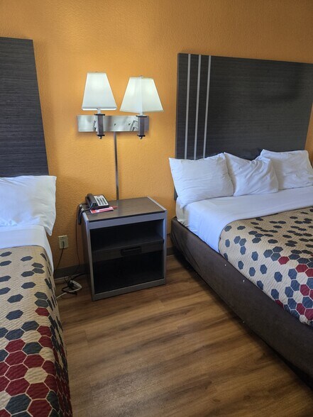 More Photos Of 2122 S Ok-74 Hwy, Purcell Hotel For Sale