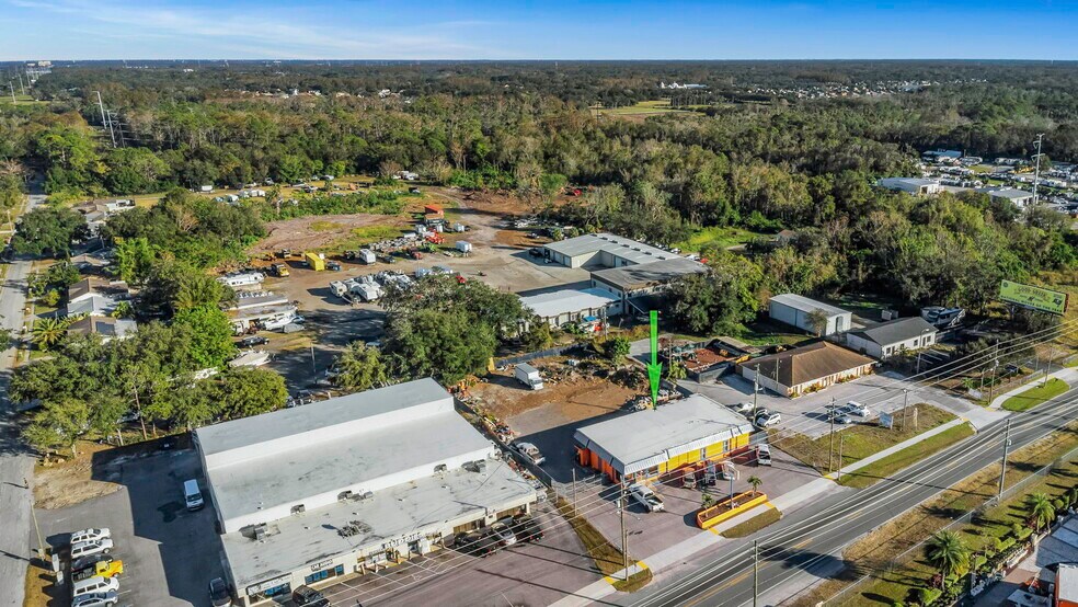 More Photos Of 2922 Grand Blvd, Holiday Flex For Lease