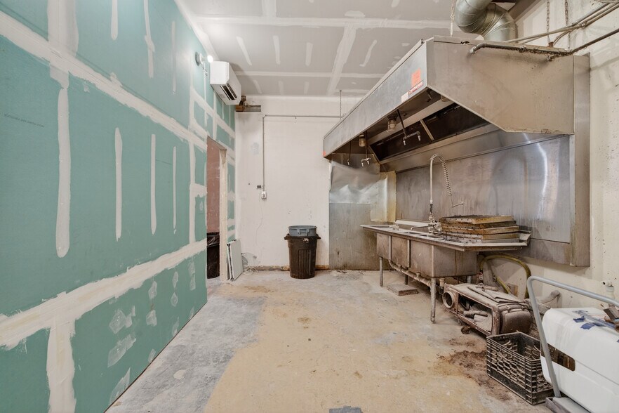 More Photos Of 316 Wall St, Kingston Storefront Retail Residential For Lease