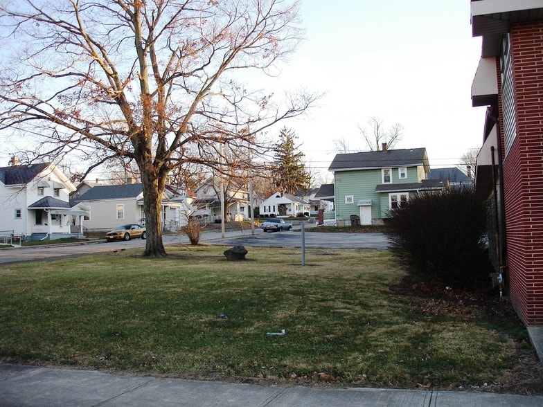 More Photos Of 1711 W Main St, Springfield General Retail For Sale