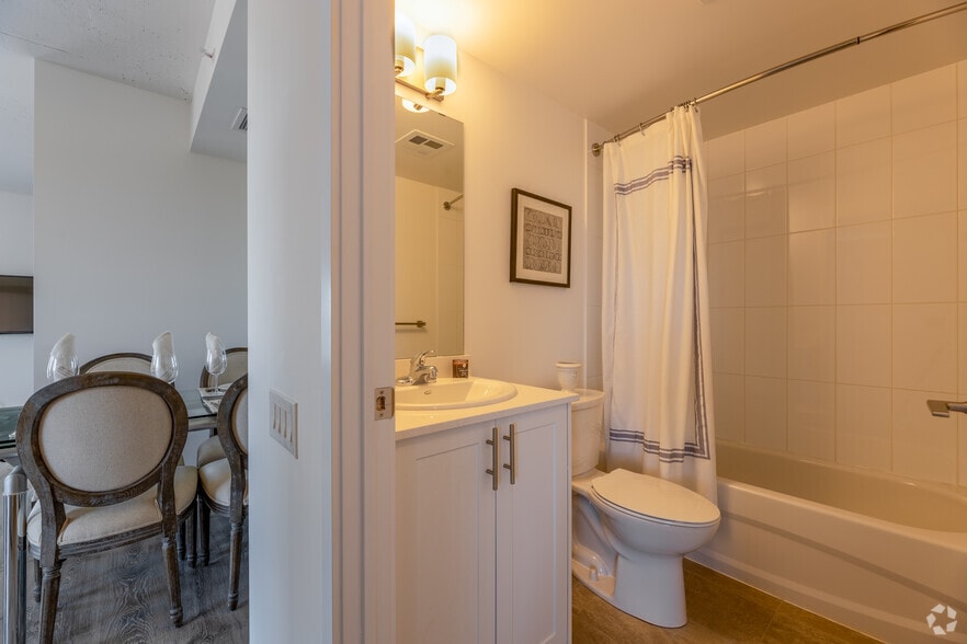 More Photos Of 100 Bond St E, Oshawa Apartments For Lease