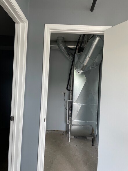 More Photos Of 1427-1431 Valley Dr, Syracuse Warehouse For Sale