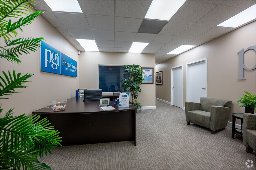 More Photos Of 5215 W Laurel St, Tampa Office For Sale