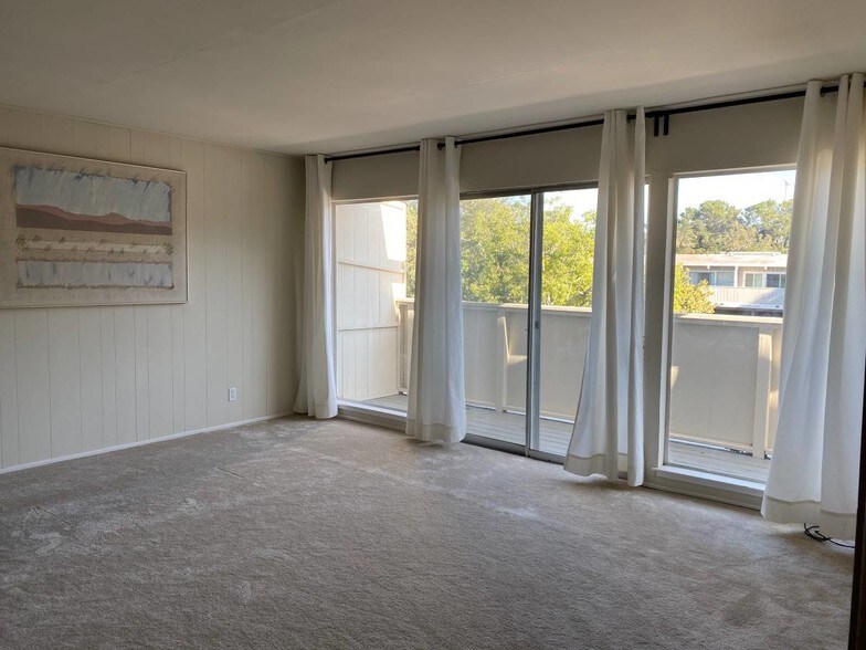 More Photos Of 6 Garden Ct, Belmont Apartments For Sale