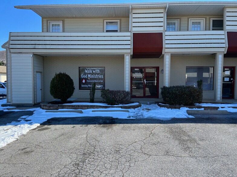 Primary Photo Of 632-634 Charles St, Staunton Storefront Retail Residential For Sale