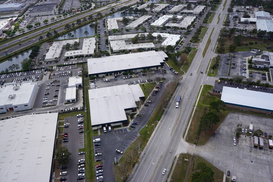 More Photos Of 3701-3709 Vineland Rd, Orlando Warehouse For Lease