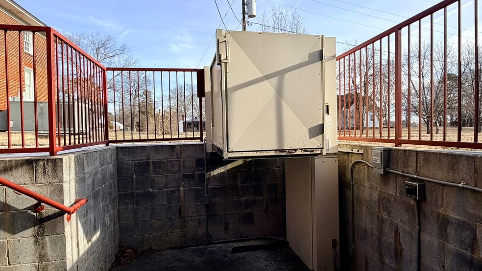 More Photos Of 204 N Main St, Richfield Specialty For Sale