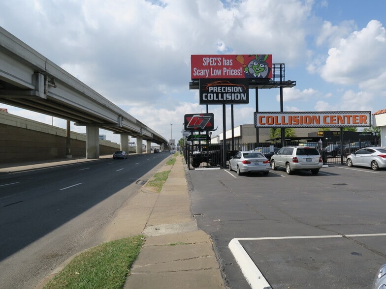More Photos Of 5610-5613 Southwest Fwy, Houston Mixed Retail For Lease