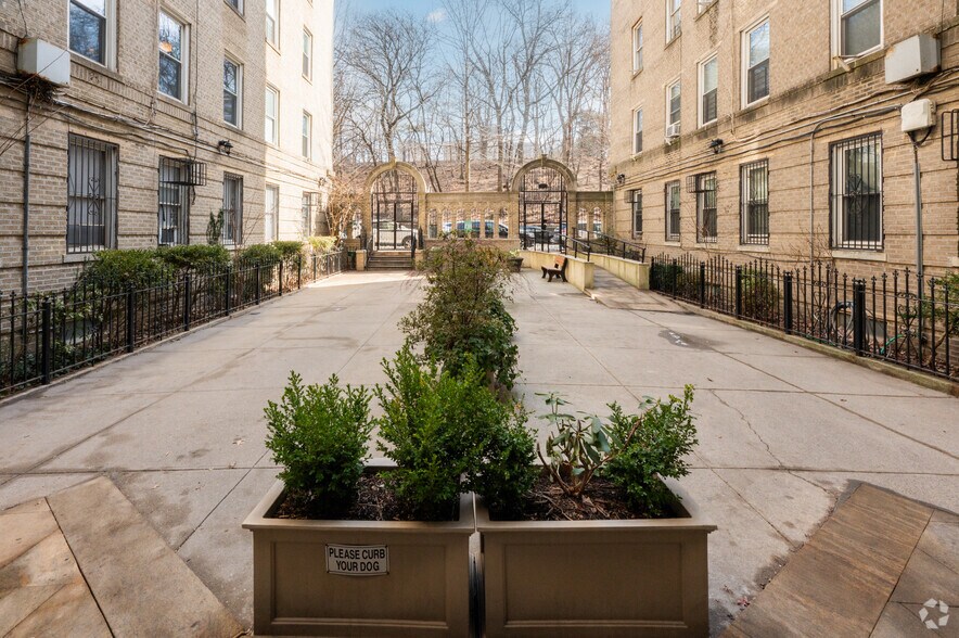 More Photos Of 811 Walton Ave, Bronx Apartments For Lease