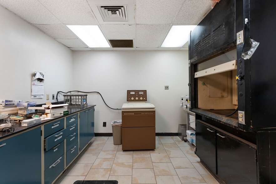 More Photos Of 112 Old Mill Rd, Cartersville Research And Development For Sale