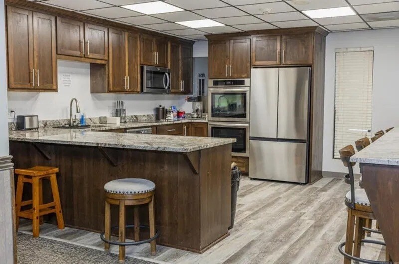 More Photos Of 2302 S Main St, Stuttgart Office For Sale