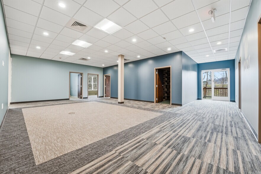More Photos Of 2873 W Hardies Rd, Gibsonia Office For Lease