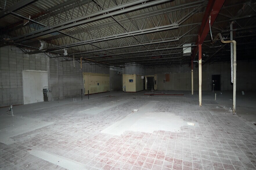 More Photos Of 375 Gin Chan Ave, Muskegon Restaurant For Sale