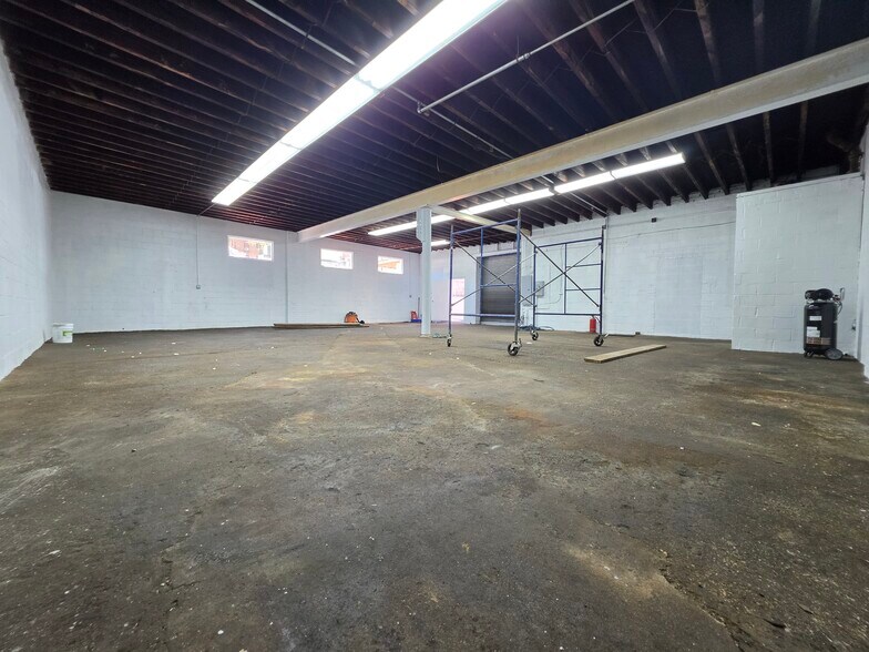 Primary Photo Of 38-59 9th St, Long Island City Warehouse For Lease