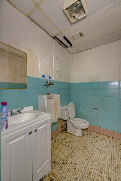 More Photos Of 3412 Washington St, Vicksburg Freestanding For Sale