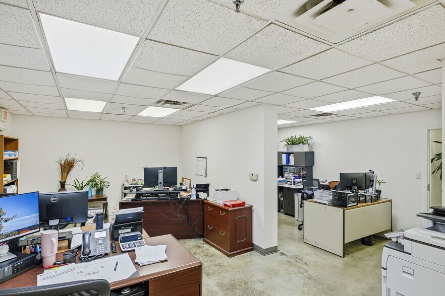 More Photos Of 315 N Park Dr, San Antonio Warehouse For Sale