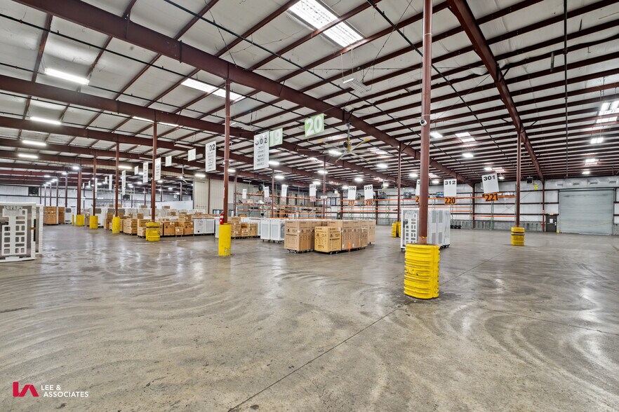 More Photos Of 309 Cash Memorial Blvd, Forest Park Distribution For Lease