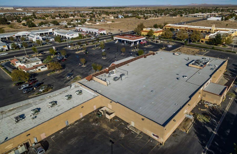 More Photos Of 2616 E Palmdale Blvd, Palmdale Supermarket For Sale