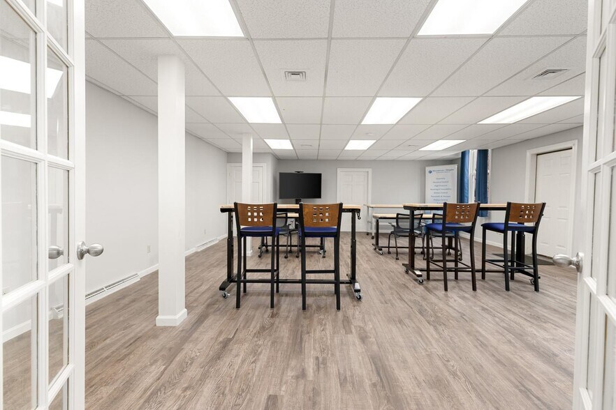 More Photos Of 7 Foster St, Wakefield Office For Sale