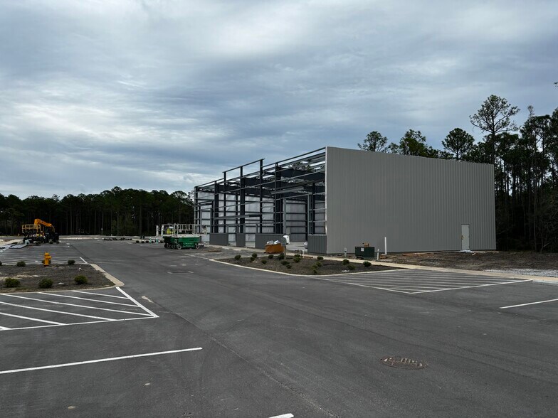 More Photos Of 334 Goldsby Rd, Santa Rosa Beach Showroom For Sale