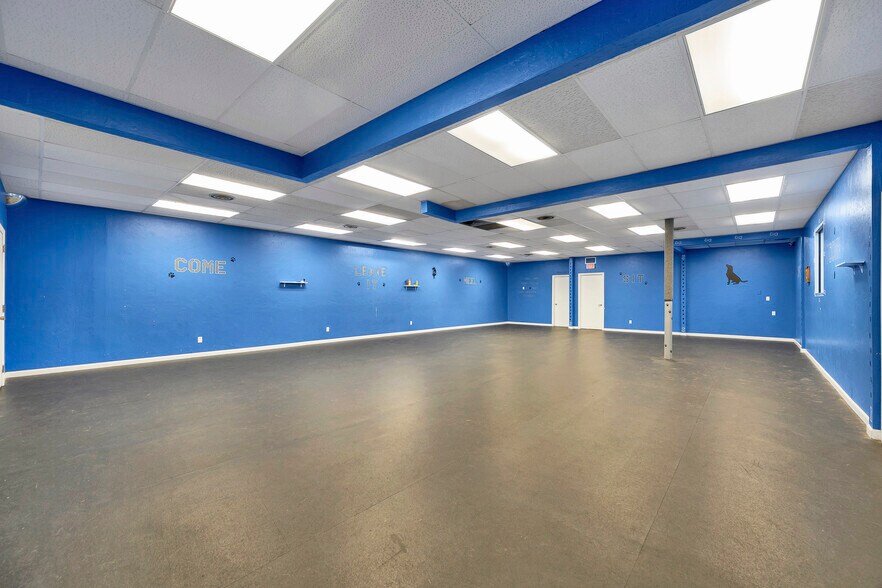 More Photos Of 1279 E Mason St, Green Bay Storefront For Sale