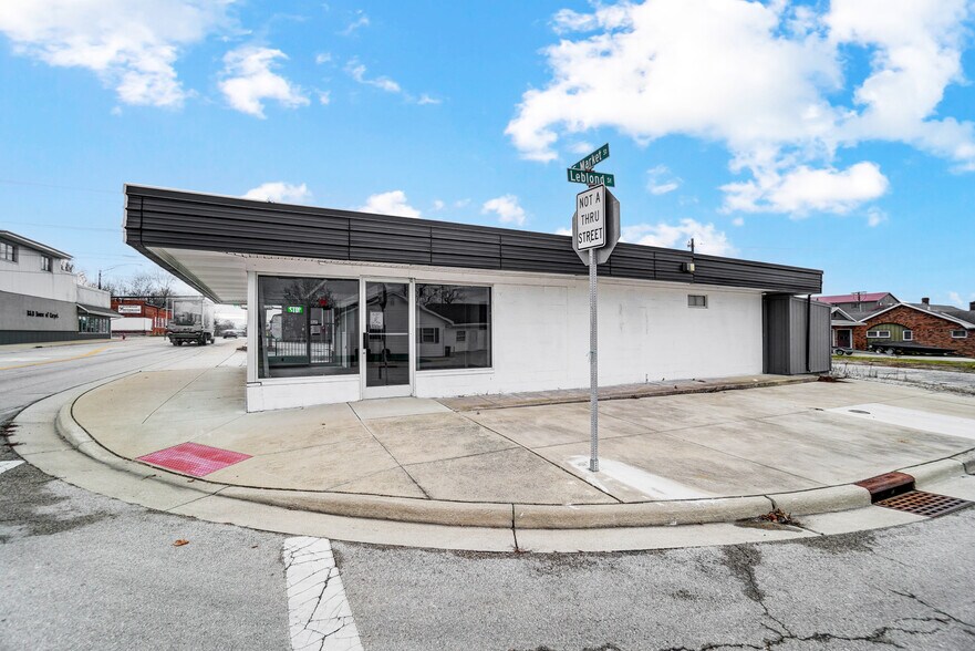 More Photos Of 994 E Market St, Celina Freestanding For Sale