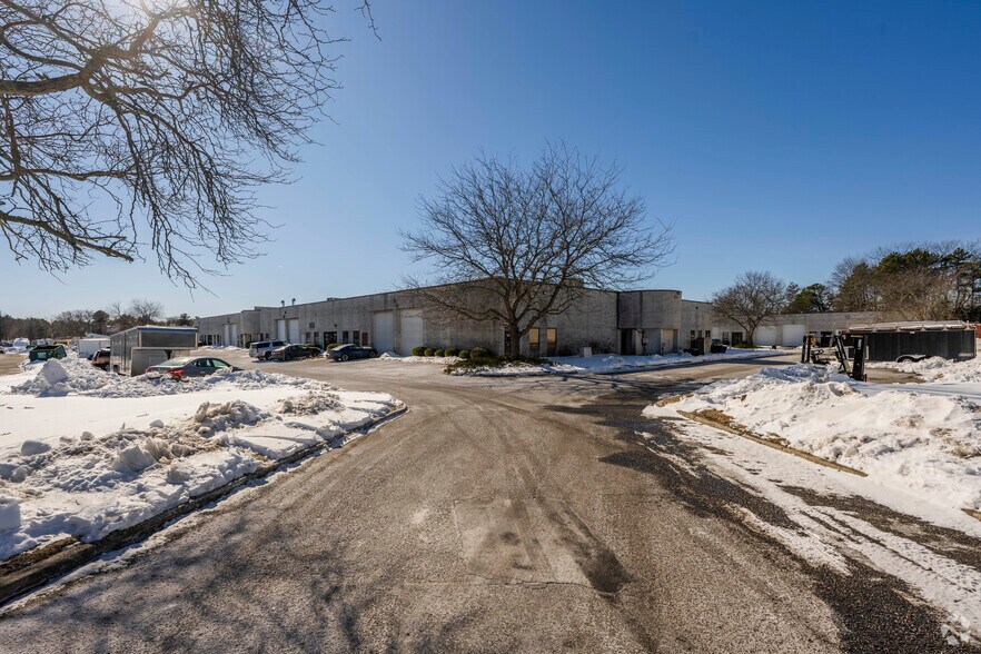 More Photos Of 140 Keyland Ct, Bohemia Office For Sale