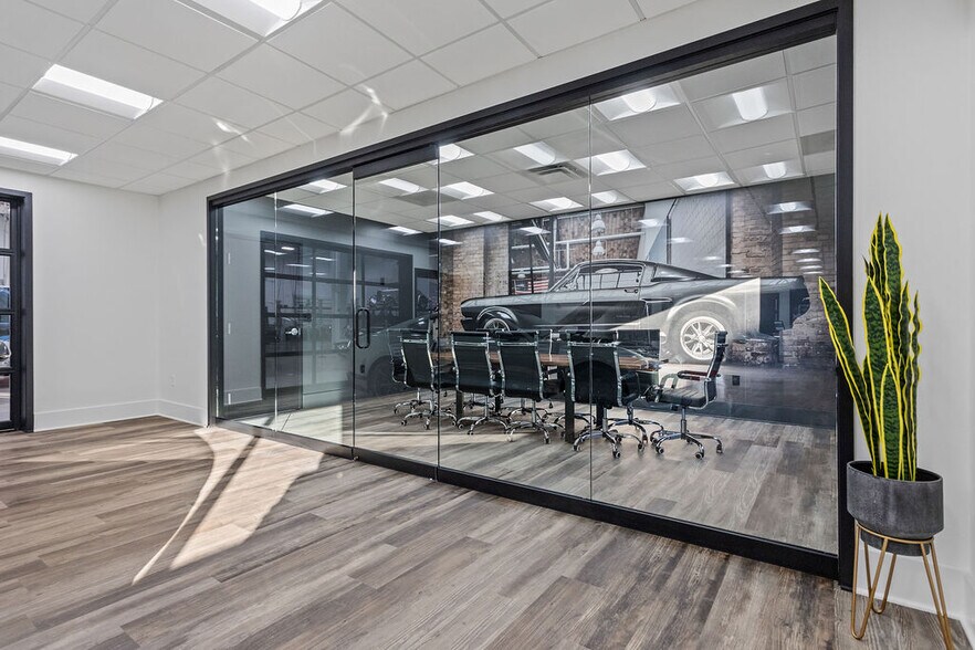 More Photos Of 3455 Centerpoint Dr, Grove City Warehouse For Lease