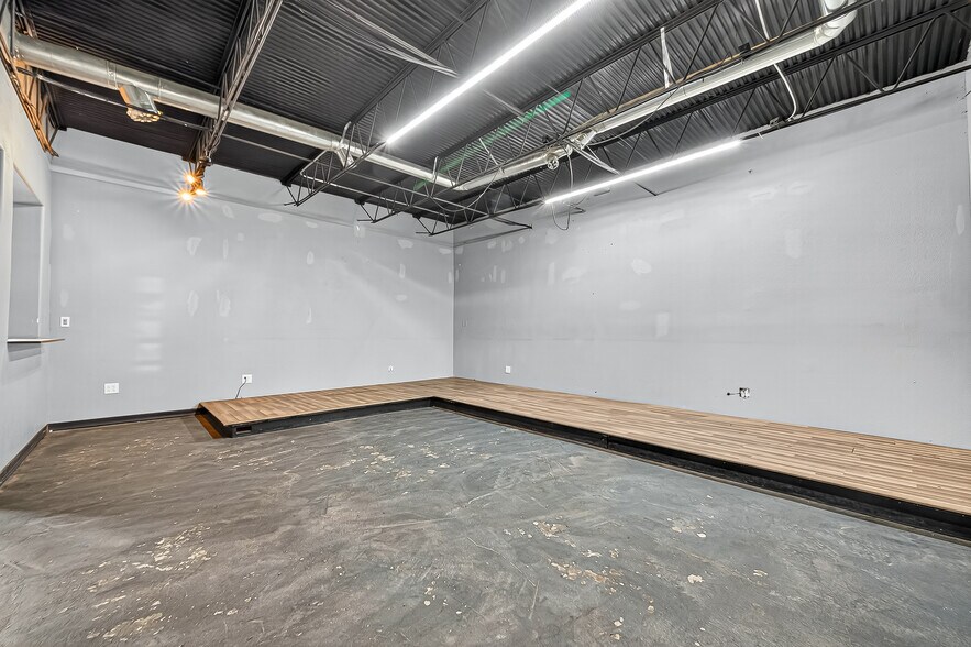 More Photos Of 13001-13011 Fondren Rd, Houston Unknown For Lease