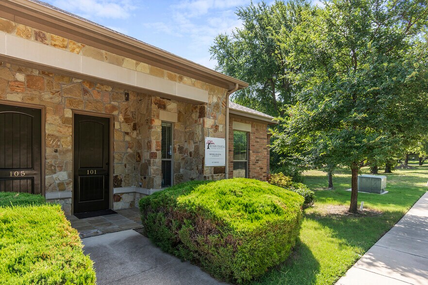 More Photos Of 7633 Bellaire Dr S, Fort Worth Medical For Sale
