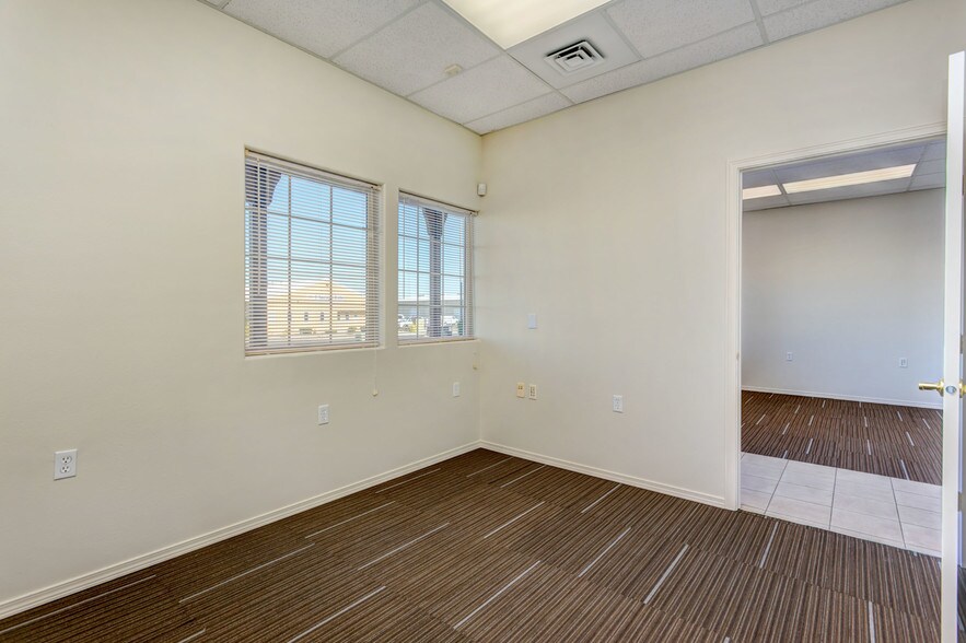 More Photos Of 6503 W Okanogan Ave, Kennewick Warehouse For Lease