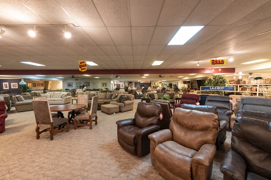 More Photos Of 2515 E Montgomery Pl, Wichita Falls Freestanding For Sale