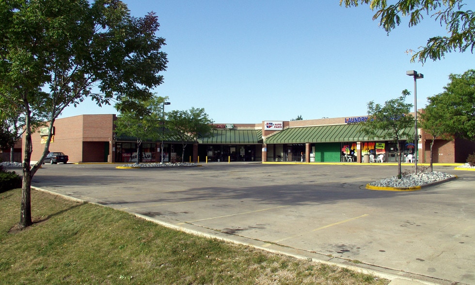 Primary Photo Of 5302 S Federal Cir, Littleton Unknown For Lease