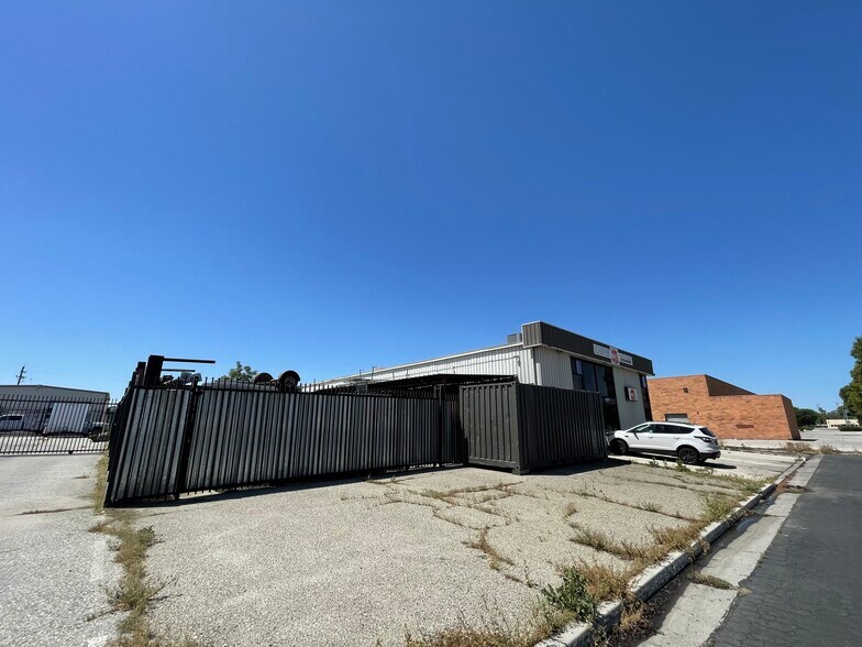 More Photos Of 1135 W Columbus St, Bakersfield Manufacturing For Sale