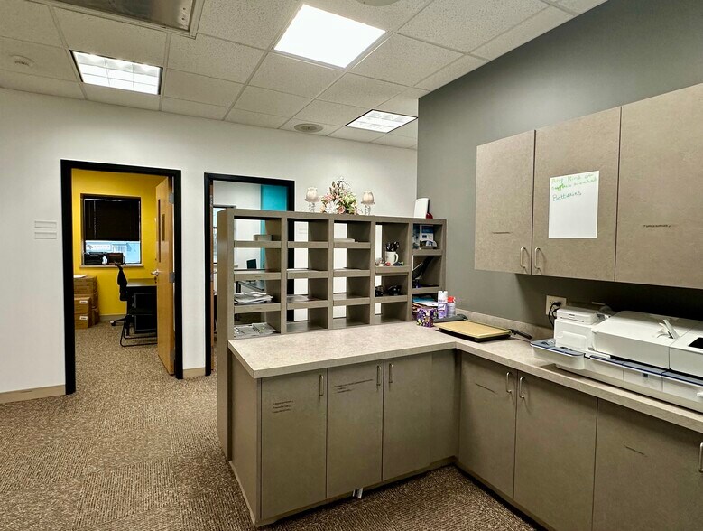 More Photos Of 3650 N Fremont Ave, Minneapolis Office For Sale