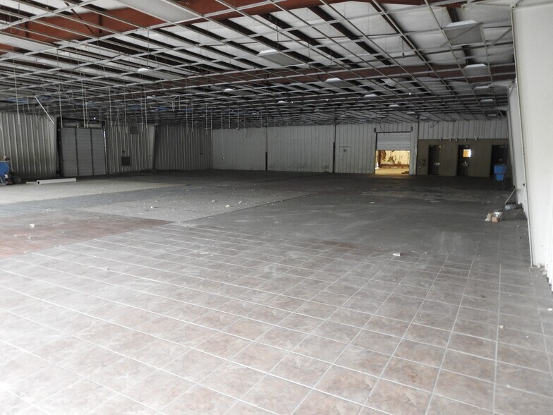 More Photos Of 2461 Highway 20, Decatur Flex For Sale