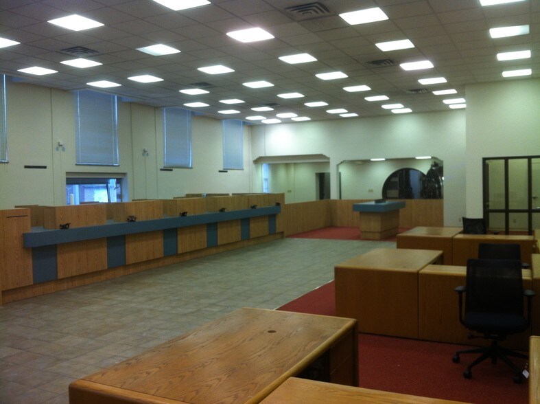 More Photos Of 418-420 3rd St, Niagara Falls Bank For Sale