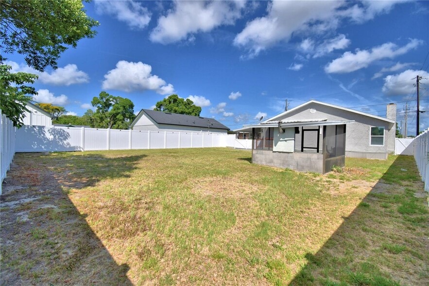 More Photos Of 208 Center St, Auburndale Office For Sale