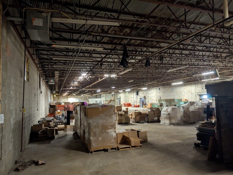 More Photos Of 40 S Third St, Walnutport Warehouse For Lease