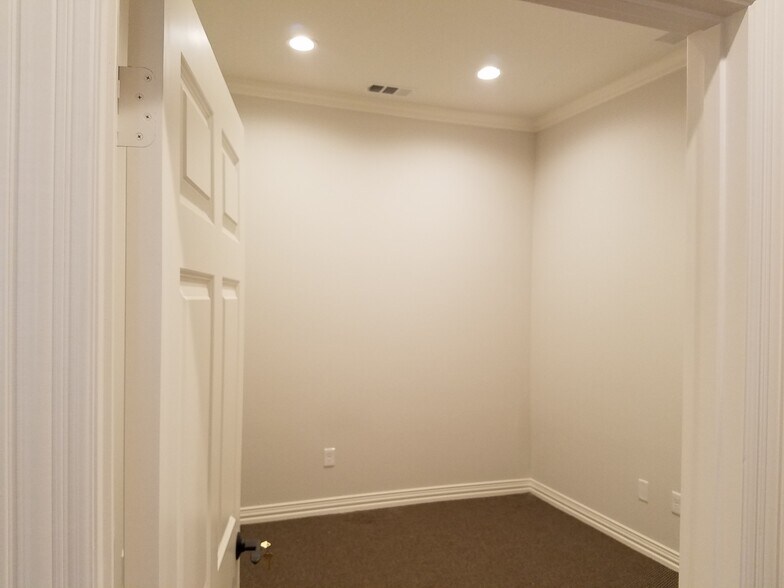 More Photos Of 8668 John Hickman Pky, Frisco Medical For Lease