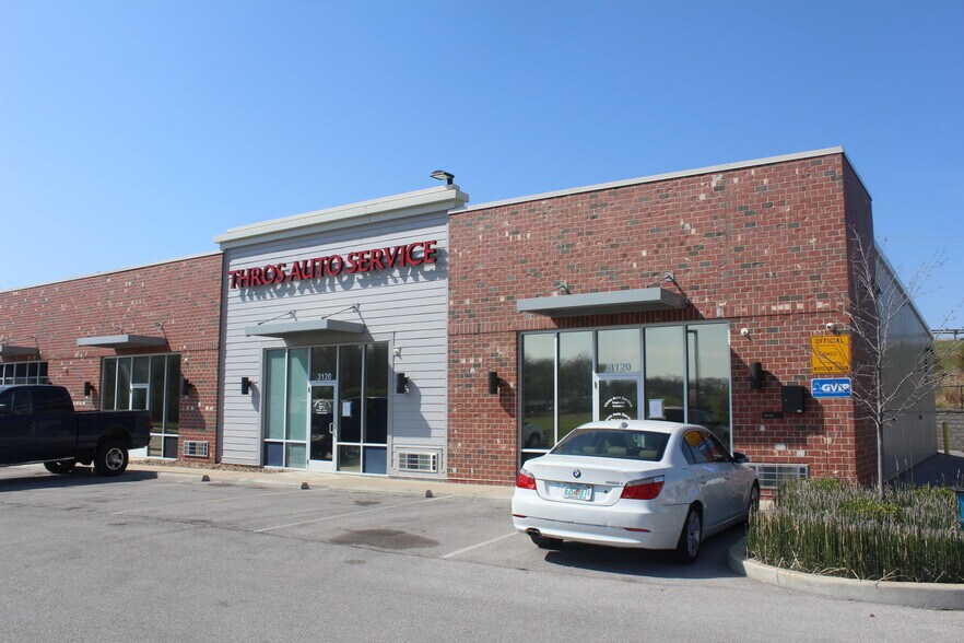 More Photos Of 3116 Lumina Pky, Saint Charles Showroom For Sale