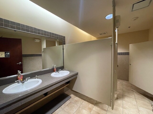 More Photos Of 903 N 129th Infantry Dr, Joliet Medical For Sale